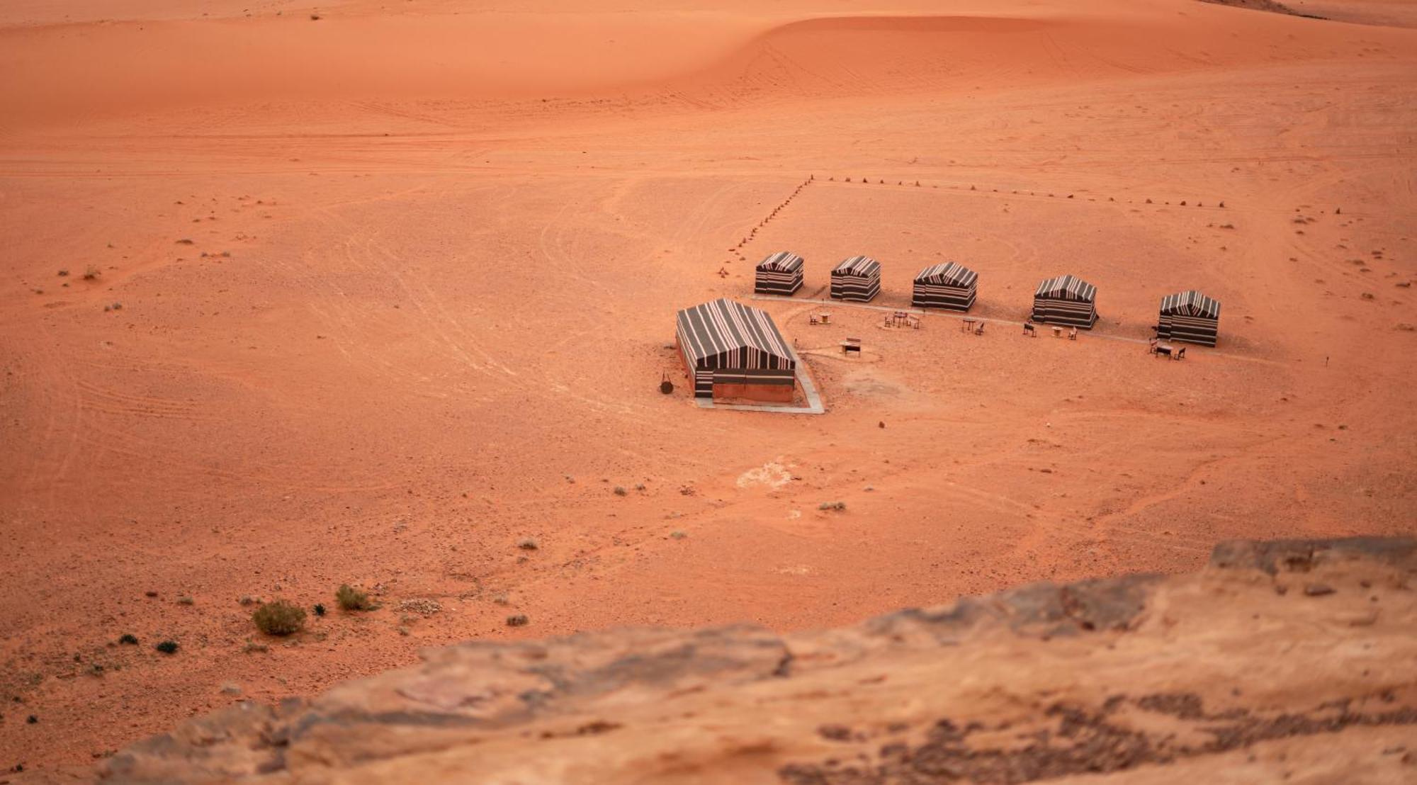 Wadi Rum Sunrise Camp Extérieur photo