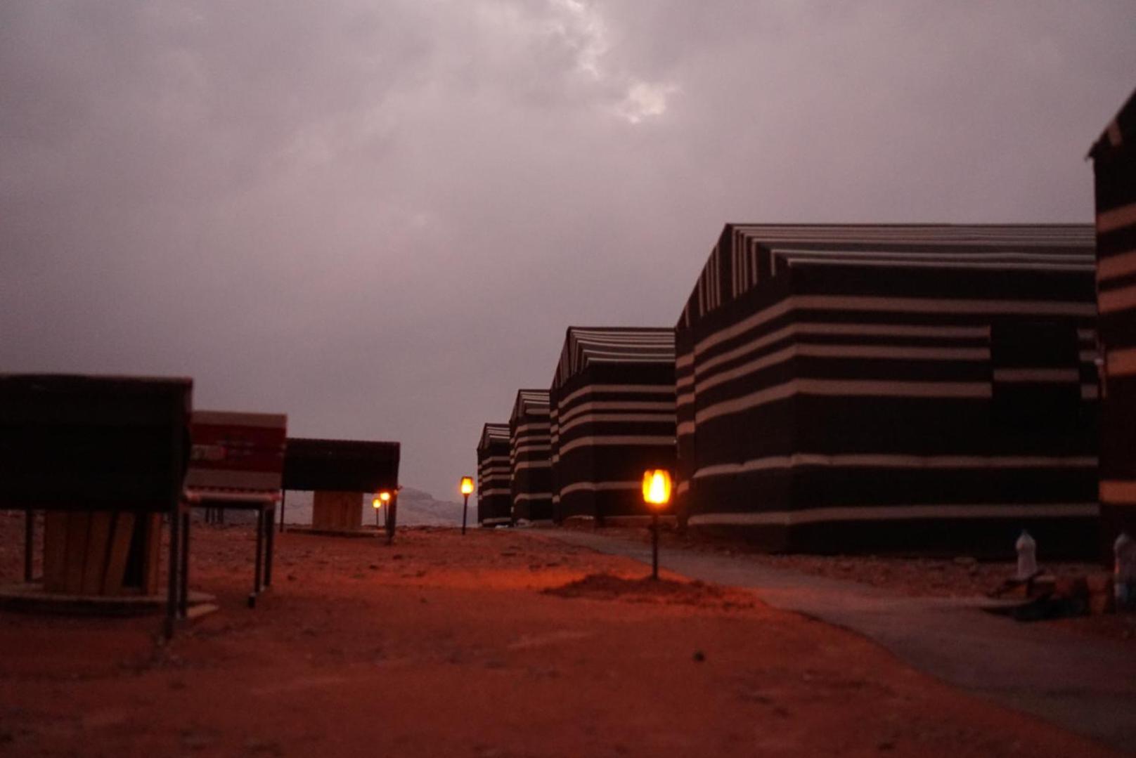 Wadi Rum Sunrise Camp Extérieur photo