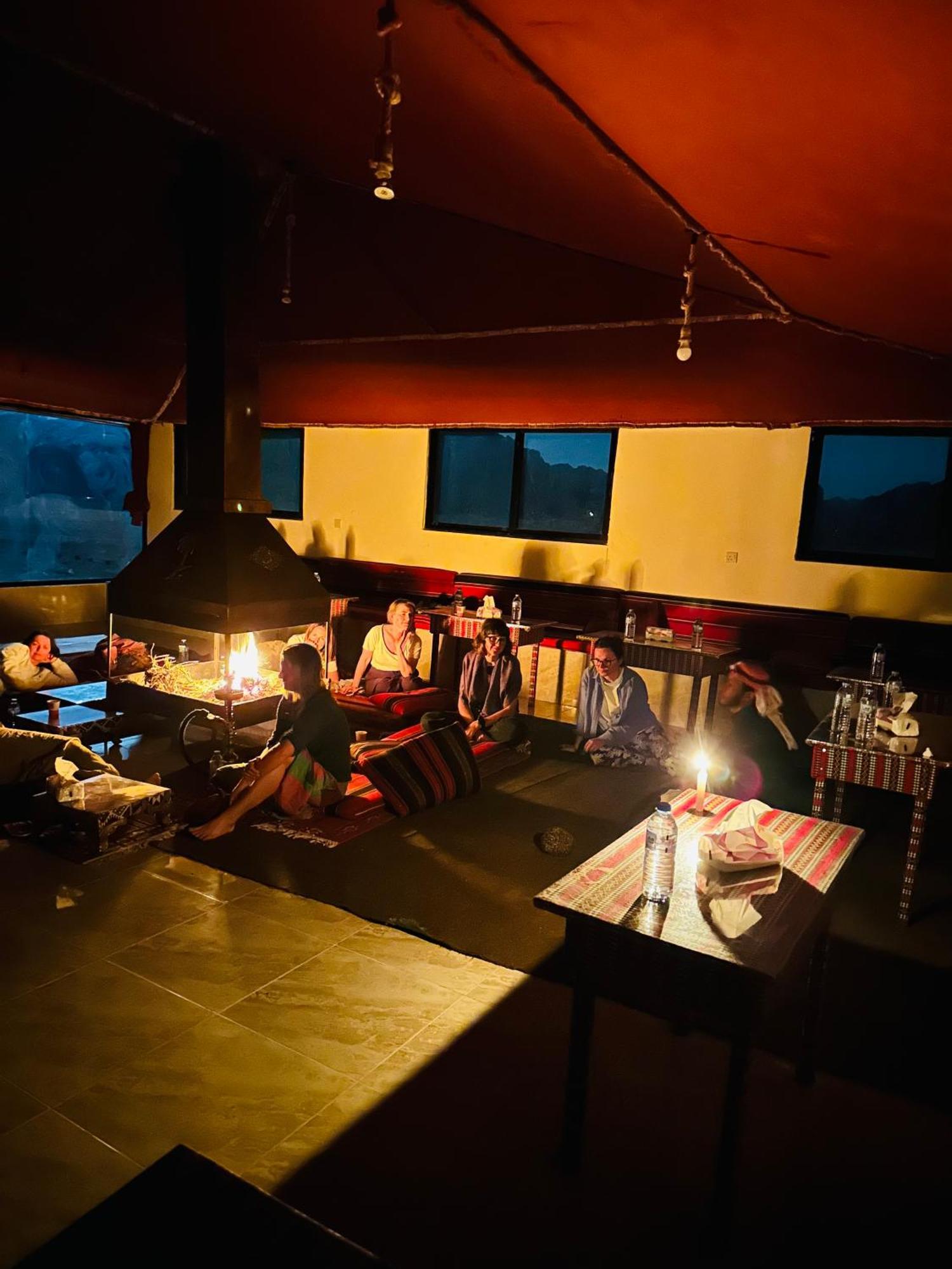 Wadi Rum Sunrise Camp Extérieur photo